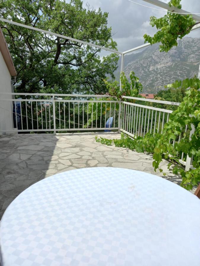 Sea View Hotel Risan Luaran gambar