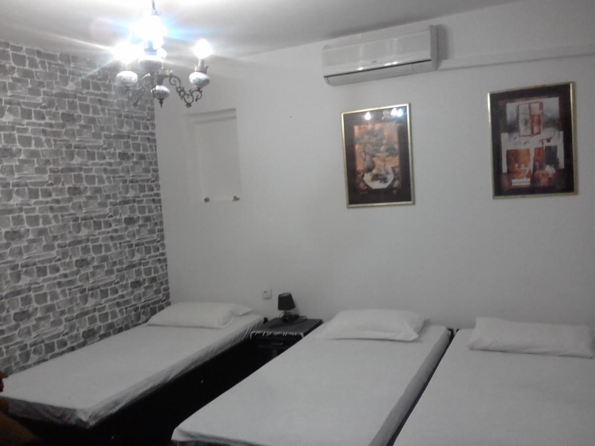 Sea View Hotel Risan Luaran gambar