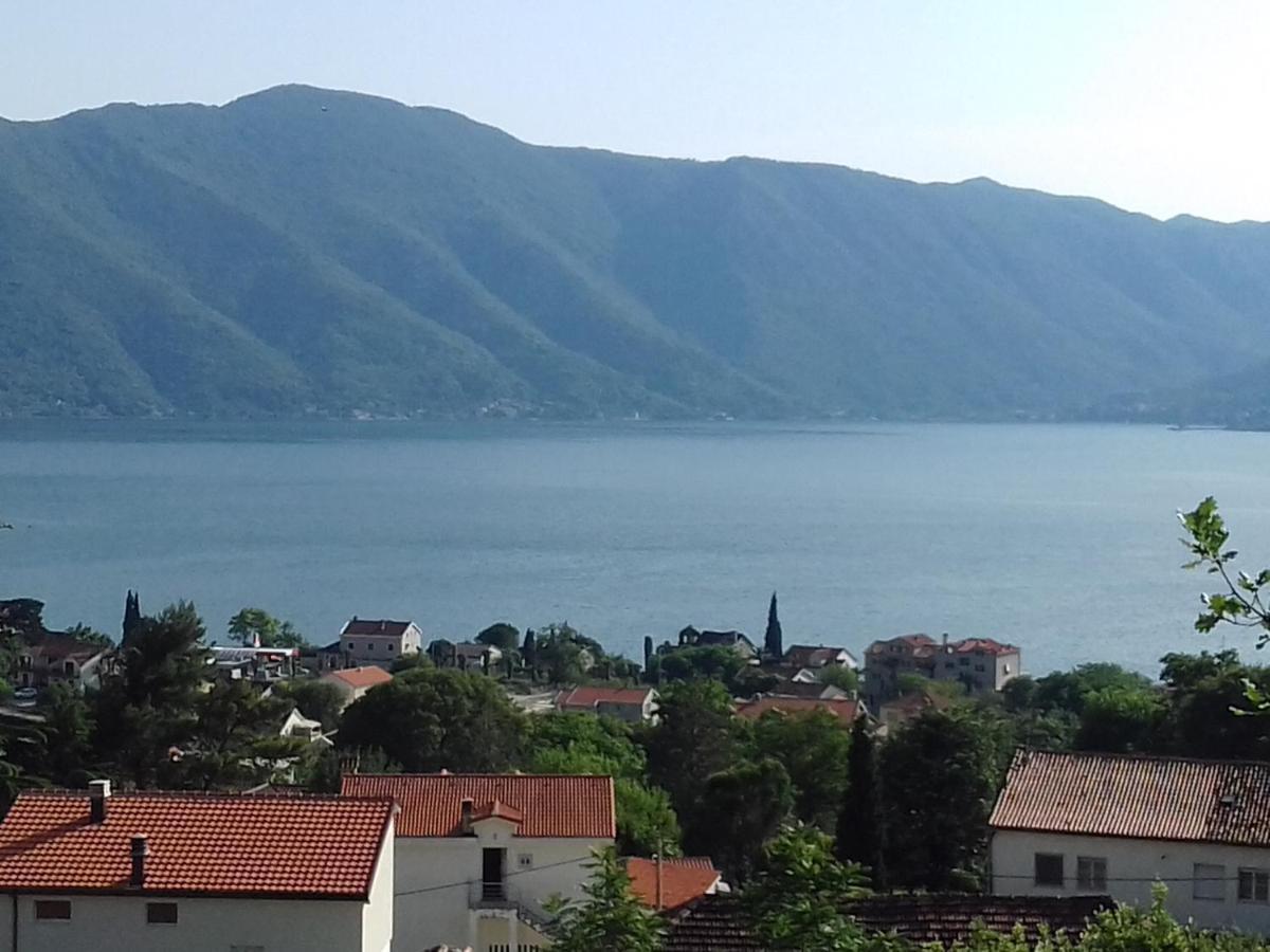 Sea View Hotel Risan Luaran gambar