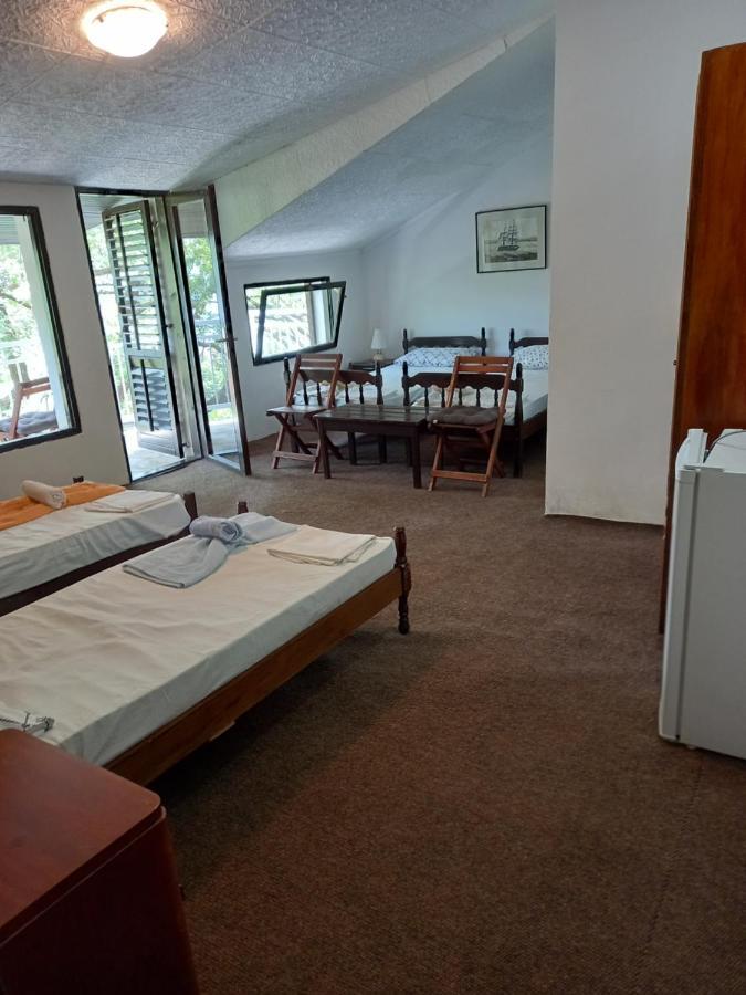 Sea View Hotel Risan Luaran gambar